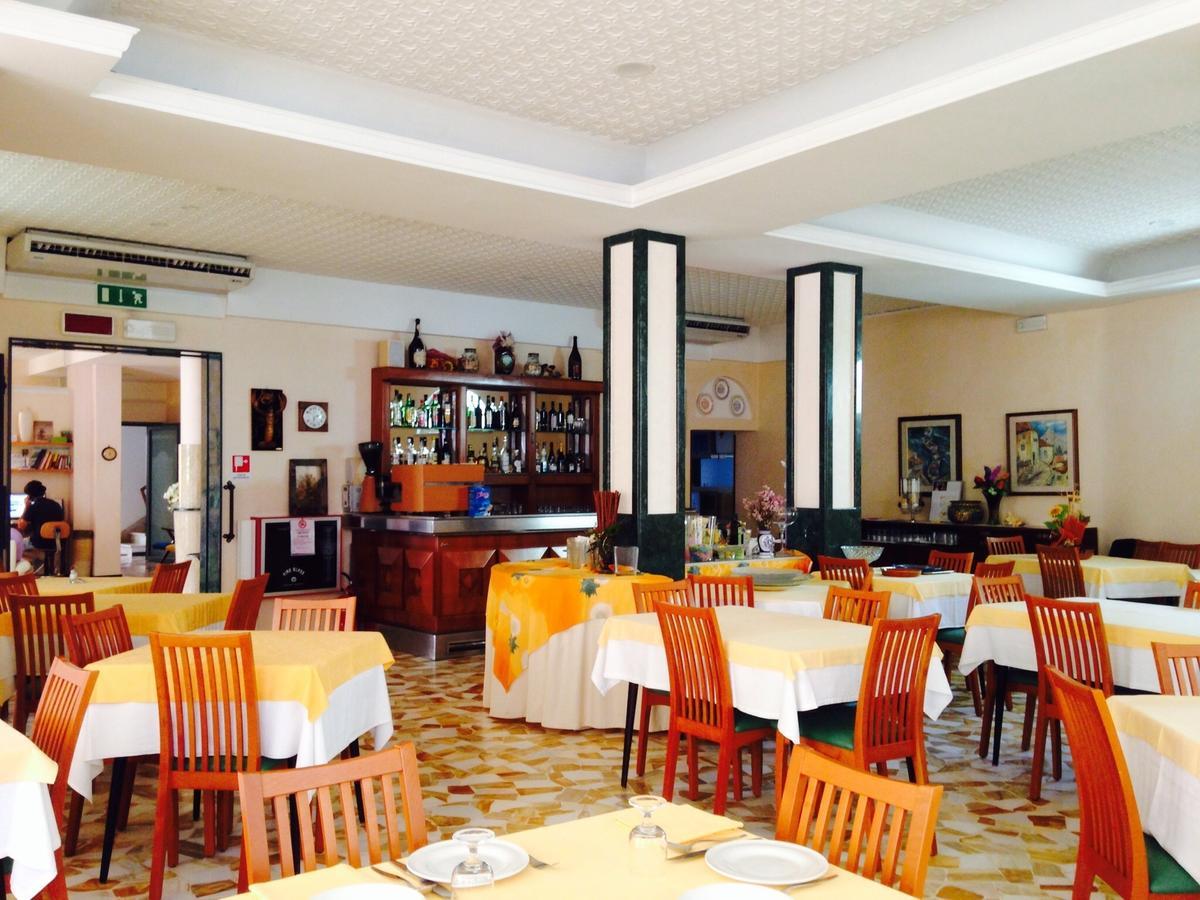 Hotel Lazzarini Bellaria-Igea Marina Zewnętrze zdjęcie
