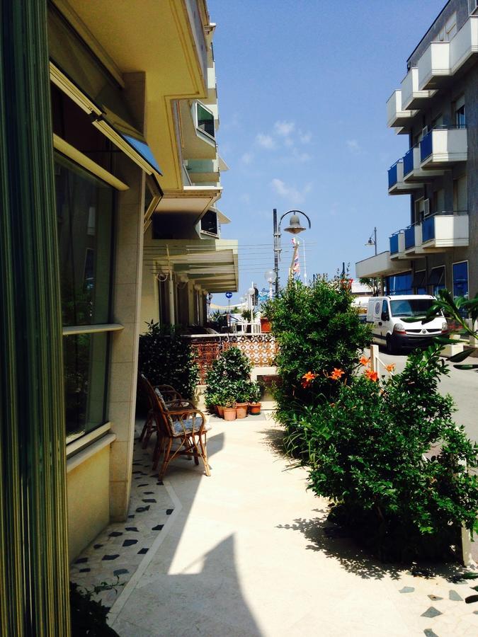 Hotel Lazzarini Bellaria-Igea Marina Zewnętrze zdjęcie