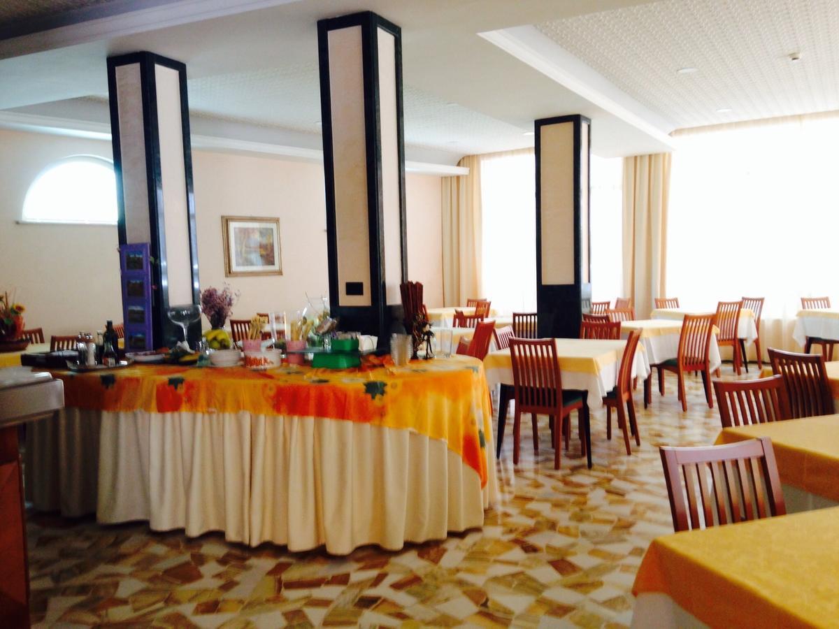 Hotel Lazzarini Bellaria-Igea Marina Zewnętrze zdjęcie